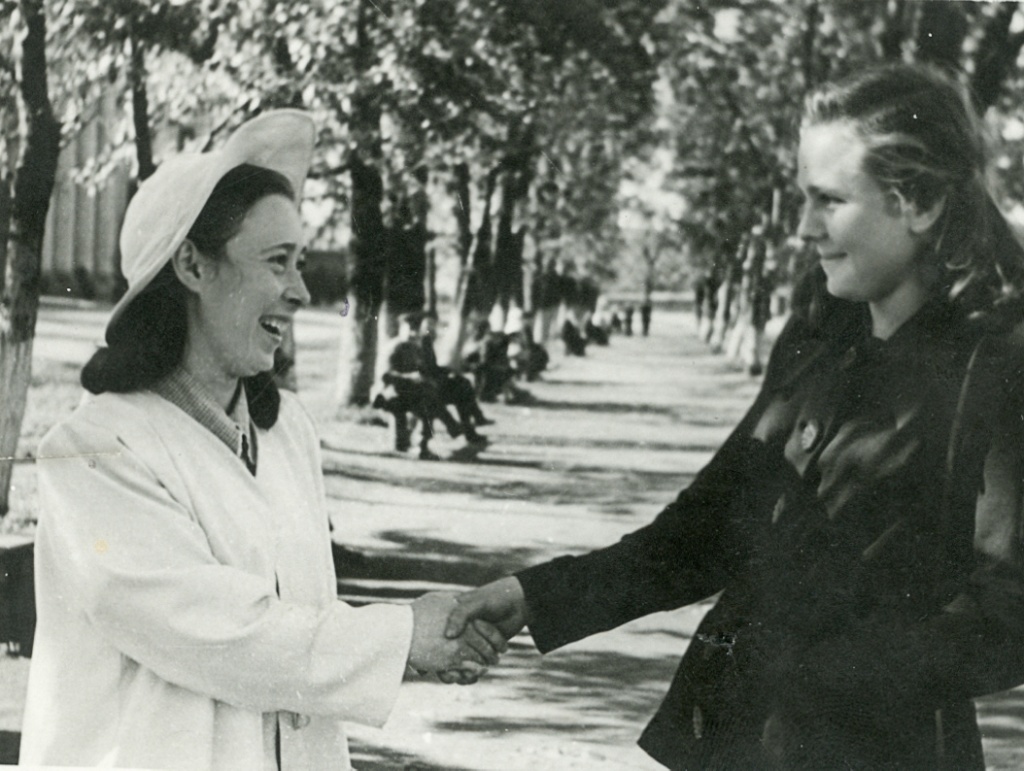 Площадь им. Кирова лето 1952 соревнования по __________Ляля Черепанова .jpg