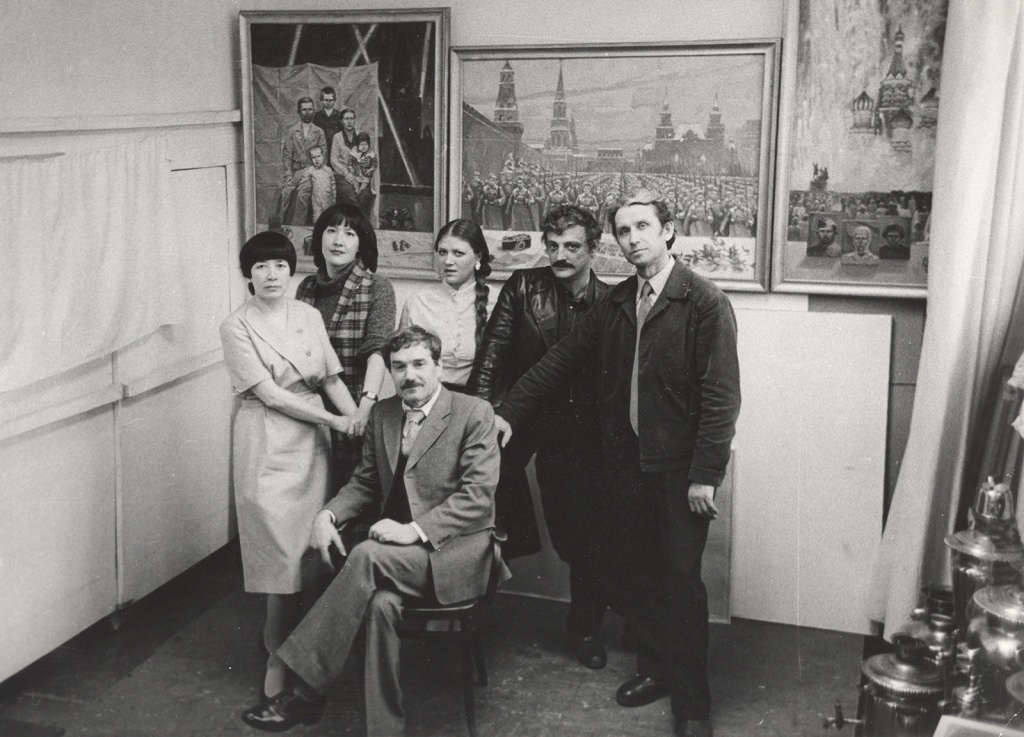 1986 год 50 летые киноопретора Опанасенко лево-право Н.Ван мастер ОТК (супруга Опанасенко), орг. секретарь ВСОСП Г.Н. Лагерева, администратор Н.Упругова, звукооператор В. Поспехов, оператор А.Непомнящих
