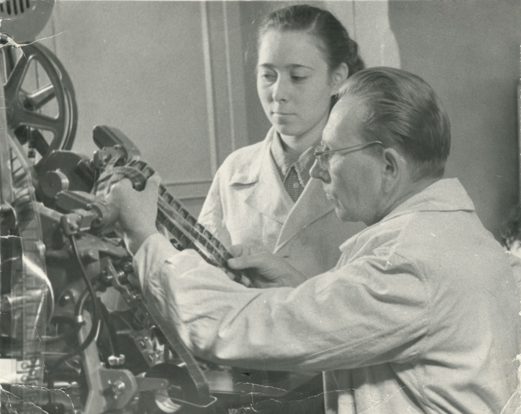 1952 Монтажный цех режиссер А.В. Шатров Черепанова Л.Н